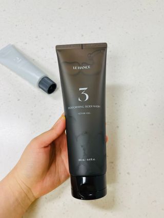 르핸스 퍼포밍 3 바디워시 비반트포렛/베티버포그 — 5점을 준 리뷰어가 2023년 1월 올린 사용 사진