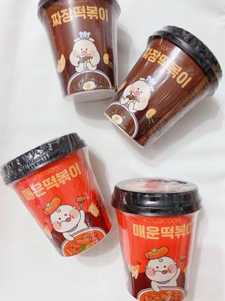 유비쿡 컵떡볶이 매운컵떡볶이2개/ 짜장컵떡볶이 2개  총 4개세트 — 5점을 준 리뷰어가 2021년 2월 올린 사용 사진