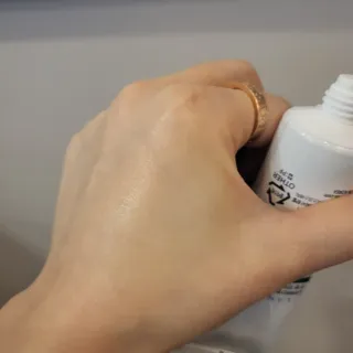 랑벨 랑바이오 블랙 시카 크림 50ml(블랙비 프로폴리스, 시카 4종, 판테놀 10 함유) — 5점을 준 리뷰어가 2023년 2월 올린 사용 사진