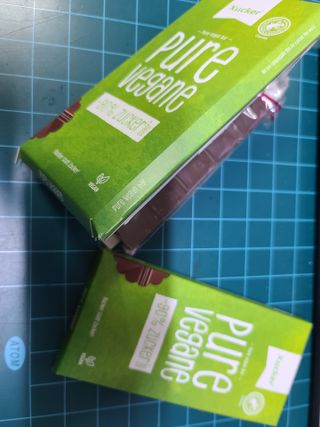 당류2g 자일리톨로 단맛을낸 슈카 퓨어비건 무설탕초콜릿 Xucker vegan 2개입 — 5점을 준 리뷰어가 2021년 4월 올린 사용 사진