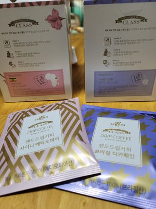 (주)쟈뎅 쟈뎅 클래스 핸드 드립 커피 10P 2종_디카페인 1종+랜덤 플레이버 1종 — 4.5점을 준 리뷰어가 2021년 4월 올린 사용 사진