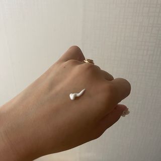 [AHC] 세이프온 에센스 선크림 올리브영 스페셜 증정 기획세트 — 4.5점을 준 리뷰어가 2022년 6월 올린 사용 사진