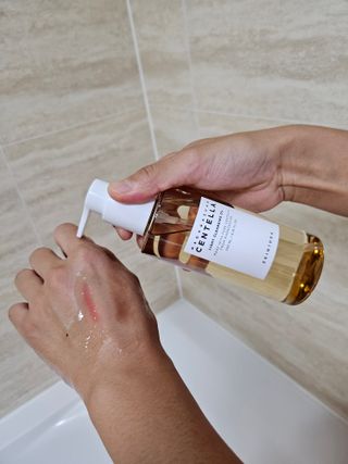 스킨1004 [SKIN1004] 마다가스카르 센텔라 라이트 클렌징 오일 200ml — 5점을 준 리뷰어가 2024년 7월 올린 사용 사진