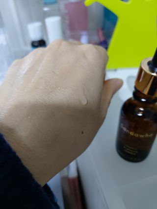 스킨큐어 산다화 비타민c 화이트닝 에센스 30ml — 5점을 준 리뷰어가 2023년 10월 올린 사용 사진