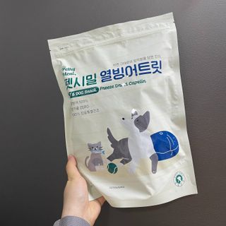 [펫시밀] 원물그대로 영양듬뿍 동결건조 왕북어트릿300g,왕치킨트릿400g,열빙어트릿300g 대용량 간식 — 5점을 준 리뷰어가 2023년 5월 올린 사용 사진