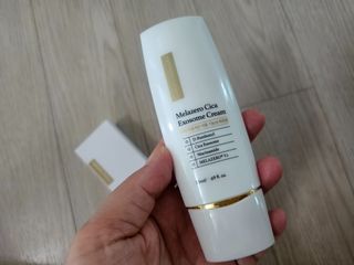 하이브리온 [쿠팡]멜라제로 시카엑소좀 크림 50ml PDRN 줄기세포 주름 미백기능성 피부과 병원입점, 1개, 50g — 5점을 준 리뷰어가 2025년 7월 올린 사용 사진