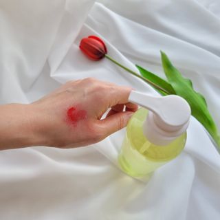 비알티씨 BRTC 안티폴루션 앤 블랙헤드 클렌징오일 300ml — 5점을 준 리뷰어가 2022년 12월 올린 사용 사진