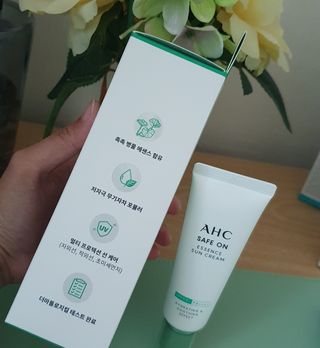 [AHC] 세이프온 에센스 선크림 올리브영 스페셜 증정 기획세트 — 5점을 준 리뷰어가 2022년 6월 올린 사용 사진