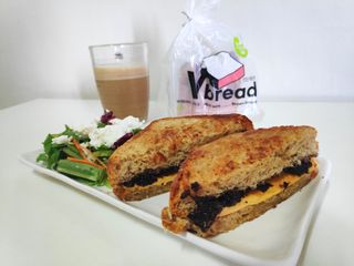 롯데제과 Vbread 포카치아식빵1개 + 미니식빵 1개 + 머핀 2개 세트 — 5점을 준 리뷰어가 2021년 9월 올린 사용 사진