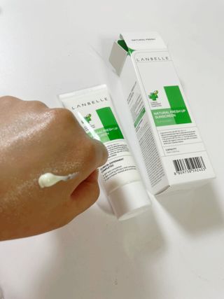 랑벨 내츄럴 프레시 업 선크림 75ml — 5점을 준 리뷰어가 2022년 5월 올린 사용 사진