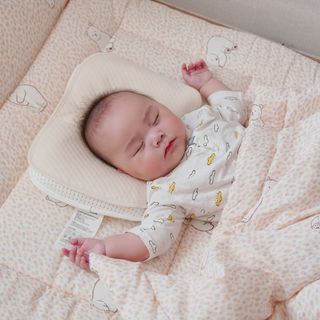 일상유희 newborn 뉴본필로우 아기두상관리베개 — 4.5점을 준 리뷰어가 2023년 1월 올린 사용 사진