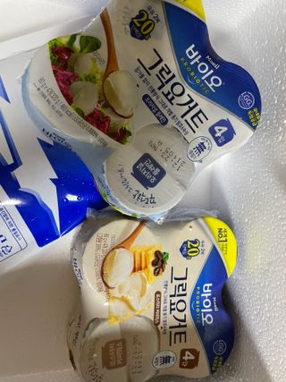 매일바이오 그릭요거트 오리지널 플레인 4개, 로스터리 커피믹스 4개 — 5점을 준 리뷰어가 2021년 12월 올린 사용 사진