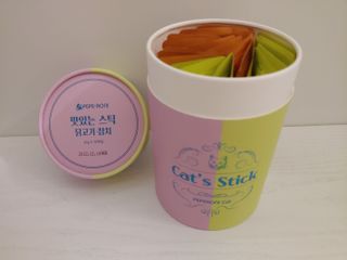 페페로니 맛있는 스틱 - 무항생제 닭고기 15개 + 원양선 참치 15개 — 5점을 준 리뷰어가 2021년 8월 올린 사용 사진