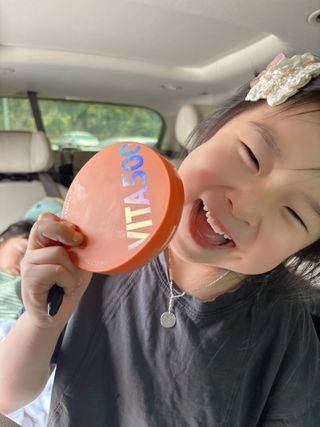 광동생활건강 MF[광동] 비타500✨주름개선·미백·SPF50+🌞퍼펙트쉴드 빅 선쿠션 본품 — 5점을 준 리뷰어가 2024년 5월 올린 사용 사진