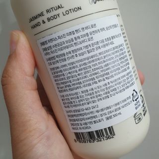 [위켄더스] 끈적임 없이 수분감을 채워주는 핸드& 바디로션 1종 랜덤발송 — 5점을 준 리뷰어가 2022년 5월 올린 사용 사진
