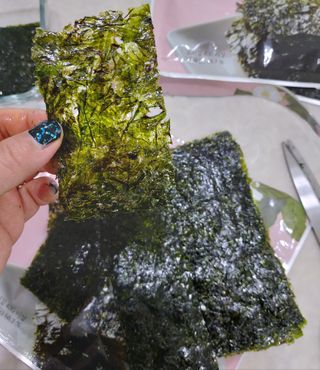 [해림맛김] 들기름에 구운 바삭바삭 김 4종 세트 + 1종 랜덤발송 총5개입 — 5점을 준 리뷰어가 2021년 2월 올린 사용 사진
