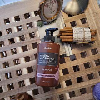 쿤달 [KUNDAL 공식] 프리미엄 헤어 케어 스페셜 세트 샴푸 500ml &amp; 트리트먼트 500ml — 3점을 준 리뷰어가 2021년 3월 올린 사용 사진