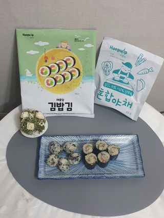 해풀잎 누구나 김밥*1ea [(혼합야채 35g *1ea,  김밥김 (5g, 5ea),  양념간장 (6g, 5ea), 참기름(5g, 2ea)] — 5점을 준 리뷰어가 2022년 5월 올린 사용 사진