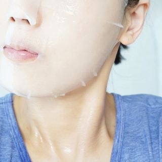 리엔케이 인텐스 브라이트닝 세럼 시트 마스크 — 5점을 준 리뷰어가 2023년 9월 올린 사용 사진