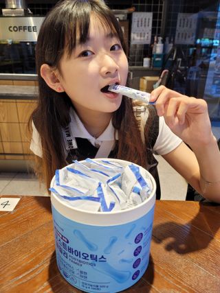 서울약사신협_포스트바이오틱스패밀리_5g x 100포 — 5점을 준 리뷰어가 2021년 5월 올린 사용 사진