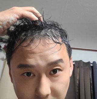 free [아토르] 9종 임상완료 아토르 다름 샴푸바_블랙  프리미엄 두피 케어 샴푸바 — 5점을 준 리뷰어가 2024년 4월 올린 사용 사진