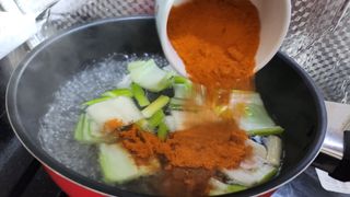 (주)성경순만두 곤약만두.콘치즈만두,삼각당면만두,당면 야끼만두,대구전통 납작만두,떡뽁이 매콤소스,달콤소스 — 5점을 준 리뷰어가 2023년 4월 올린 사용 사진