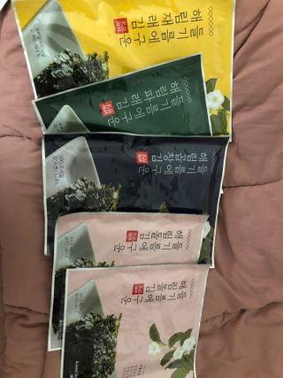 [해림맛김] 들기름에 구운 바삭바삭 김 4종 세트 + 1종 랜덤발송 총5개입 — 5점을 준 리뷰어가 2021년 2월 올린 사용 사진