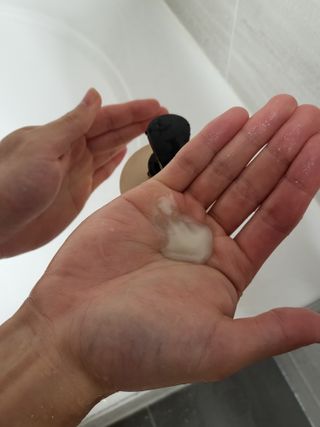 프리마인 더이상 뻣뻣하고 효과없는 탈모샴푸는 NO. 근본부터 케어하는 셀베이스 그린티샴푸(500ml) — 5점을 준 리뷰어가 2023년 5월 올린 사용 사진