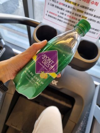 몽베스트 Montbest with Sparkling water Lemon OR Lime 20병(랜덤) — 5점을 준 리뷰어가 2023년 3월 올린 사용 사진