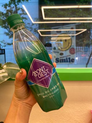 몽베스트 Montbest with Sparkling water Plain 20병 — 3점을 준 리뷰어가 2021년 11월 올린 사용 사진