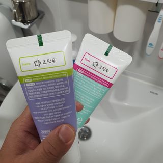 닥터데디스 안심저불소 키즈치약 (라즈베리, 청포도향 중 택 1) 60g +  여행용 미니 치약 15g — 5점을 준 리뷰어가 2022년 8월 올린 사용 사진