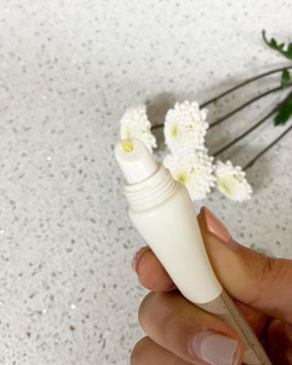 [후르디아] 올리브영 착한보습 비건 립버터 2종 — 5점을 준 리뷰어가 2022년 12월 올린 사용 사진