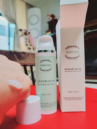 술람미네이처 자연주의 화장품ㅣ속보습 충전 + 민감/트러블 피부 진정 - 알로에 듬뿍 수분 크림 50ml — 5점을 준 리뷰어가 2022년 5월 올린 사용 사진