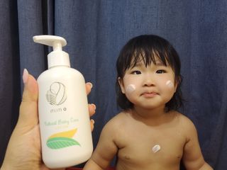 mom e 맘이 내추럴 베이비 케어 샴푸앤바스+로션 — 5점을 준 리뷰어가 2021년 1월 올린 사용 사진