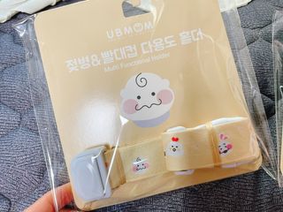 유비맘 젖병 빨대컵 다용도 홀더 1+1 _ 컬러 랜덤 발송 — 5점을 준 리뷰어가 2021년 1월 올린 사용 사진