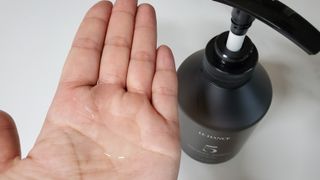 르핸스 퍼포밍 5 샴푸 비반트 포렛/베티버 포그 — 5점을 준 리뷰어가 2022년 12월 올린 사용 사진