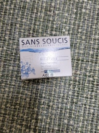 산수시 아쿠아 베네핏 24h 수부지 물광 속건조 수분크림 50ml — 3.5점을 준 리뷰어가 2021년 7월 올린 사용 사진