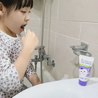 닥터데디스 안심불소 튼튼치약(청포도, 민트 중 택 1) 60g + 여행용 미니 치약 15g — 5점을 준 리뷰어가 2022년 8월 올린 사용 사진