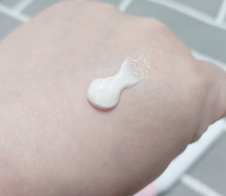 위시스 프리미엄 글루타치온  화이트닝 바디로션 — 5점을 준 리뷰어가 2023년 1월 올린 사용 사진