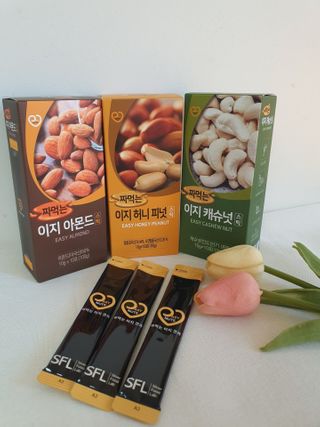 짜먹는 이지견과 짜먹는 이지아몬드, 짜먹는 이지허니피넛, 짜먹는 이지캐슈넛 각 10g X  10포 — 5점을 준 리뷰어가 2021년 2월 올린 사용 사진