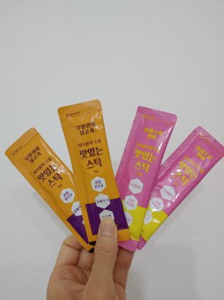 페페로니 맛있는 스틱 - 무항생제 닭고기 15개 + 알래스카 연어 15개 — 5점을 준 리뷰어가 2021년 8월 올린 사용 사진
