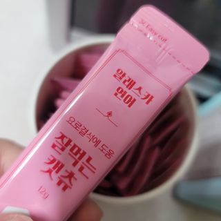 페페로니 잘 먹는 캣츄 - 알래스카 연어 24개입 — 5점을 준 리뷰어가 2021년 8월 올린 사용 사진