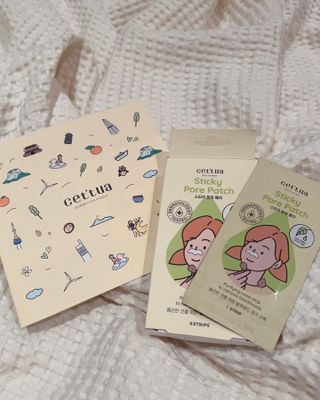세뚜아(Cettua) 세뚜아 스티키 포어 패치 Cettua Sticky Pore Patch — 3.5점을 준 리뷰어가 2023년 8월 올린 사용 사진