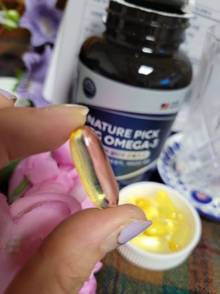 서울약사신협 네이처픽_알티지오메가3_1,205mg x 180캡슐 — 5점을 준 리뷰어가 2021년 9월 올린 사용 사진