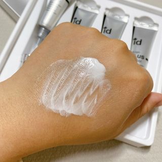 아이디플라코스메틱 아이디 브이로직 플러스 크림 15ml X 4EA — 5점을 준 리뷰어가 2022년 5월 올린 사용 사진