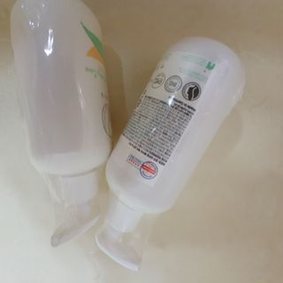 mom e 맘이 내추럴 베이비 케어 샴푸앤바스+로션 — 5점을 준 리뷰어가 2021년 1월 올린 사용 사진