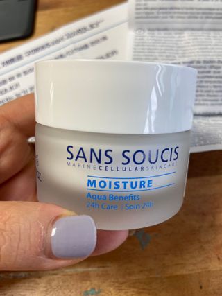 산수시 아쿠아 베네핏 24h 수부지 물광 속건조 수분크림 50ml — 5점을 준 리뷰어가 2021년 7월 올린 사용 사진