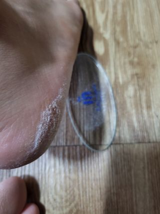 미라클풋 유리발각질제거기 물없이 쓱싹쓱싹 몇번만에 발각질 완벽제거 — 5점을 준 리뷰어가 2021년 9월 올린 사용 사진