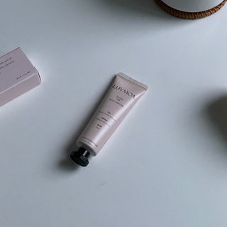 러브모아 향수 고체향수 승무원 고체향수 바르는 향수 니치향수 도손 우드세이지 앤 씨솔트 — 5점을 준 리뷰어가 2023년 1월 올린 사용 사진