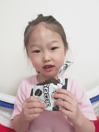 롯데제과 까망카스타드 더블초코 — 5점을 준 리뷰어가 2021년 5월 올린 사용 사진